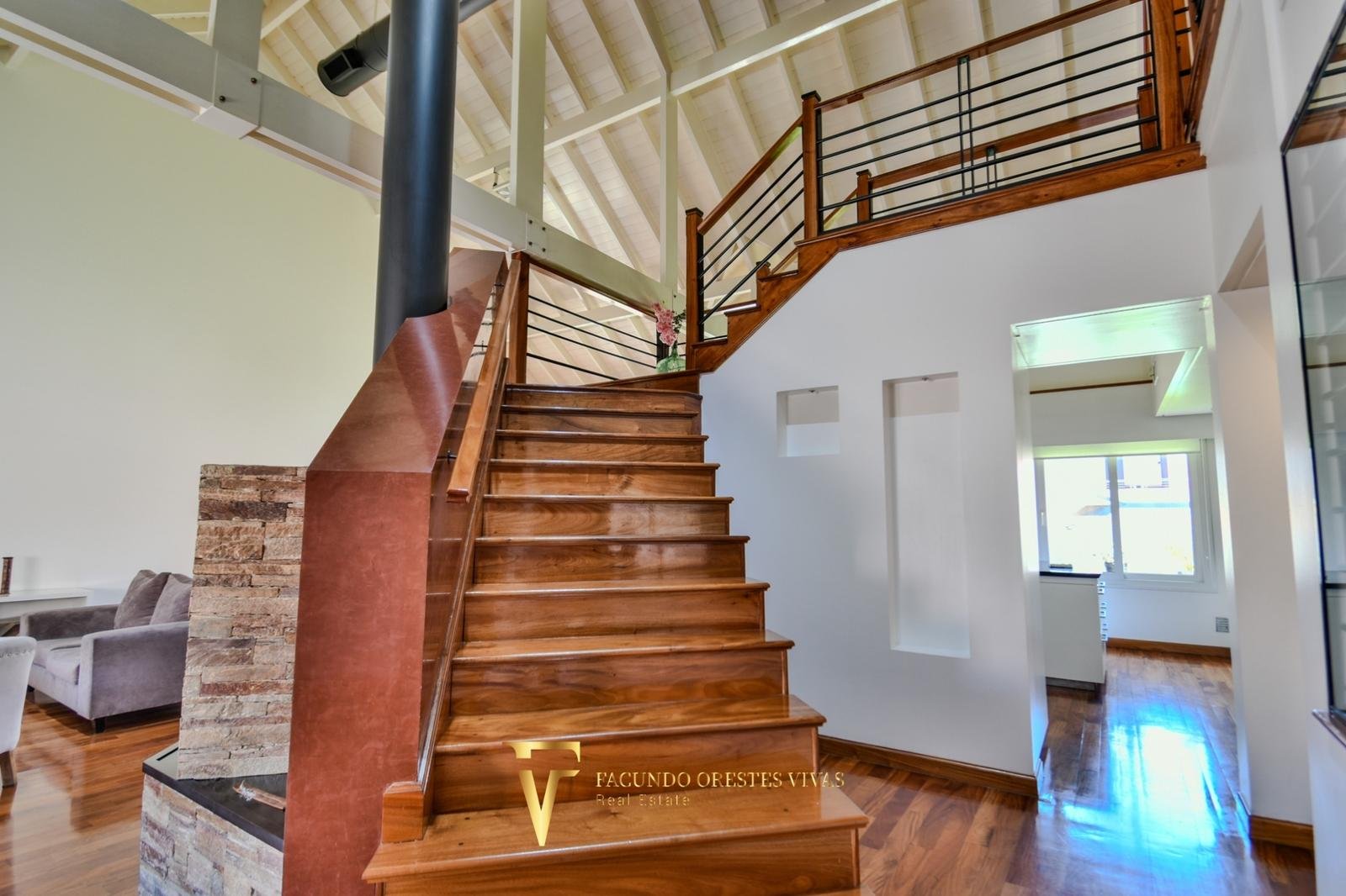 VENTA – CASA- SEISAMBIENTES – PISCINA – JACUZZI – RAMOSMEJIA