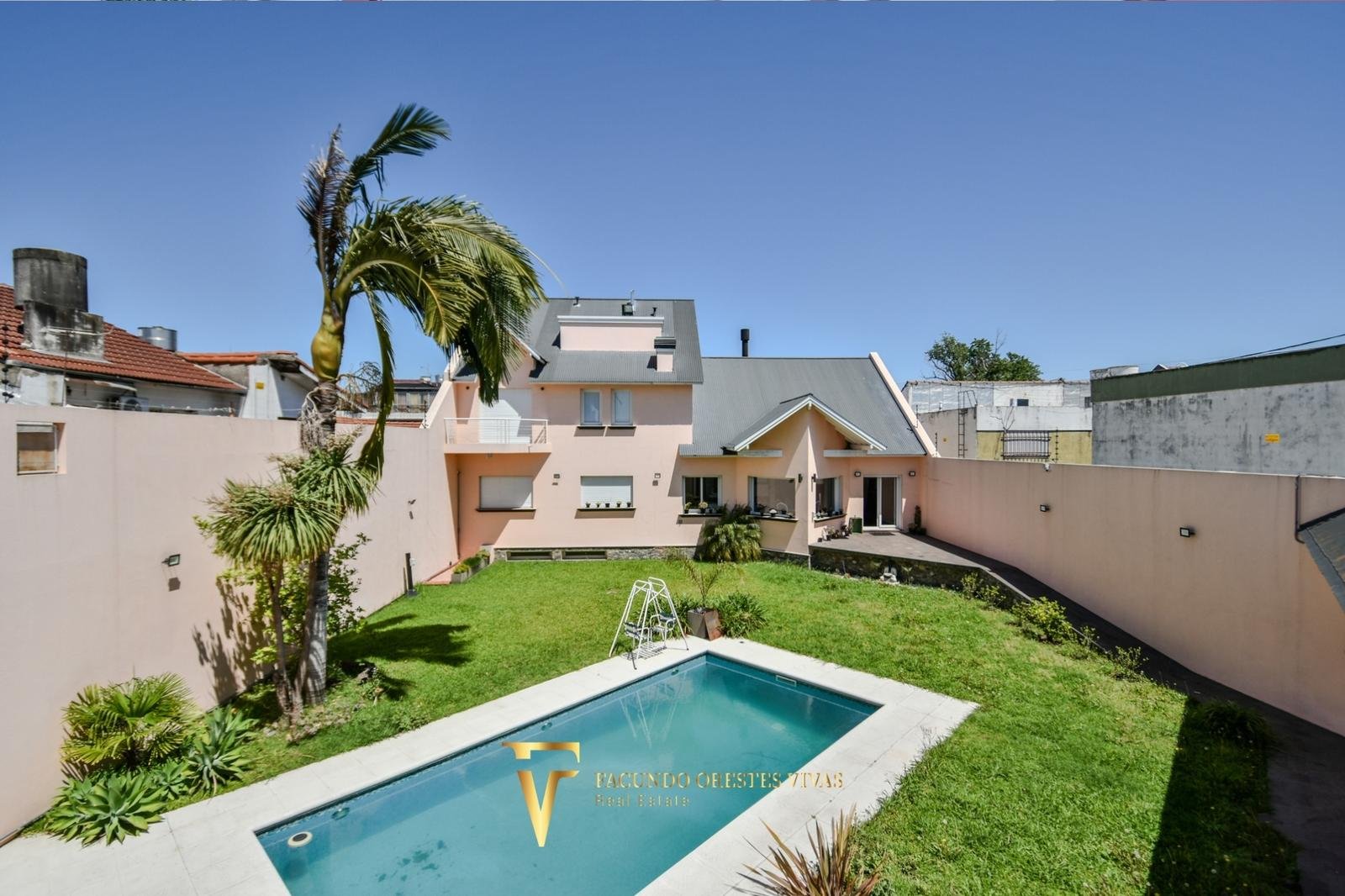 VENTA – CASA- SEISAMBIENTES – PISCINA – JACUZZI – RAMOSMEJIA