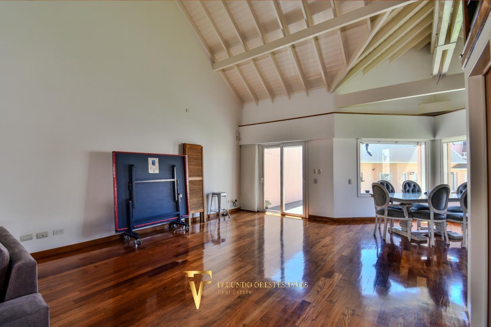 VENTA – CASA- SEISAMBIENTES – PISCINA – JACUZZI – RAMOSMEJIA