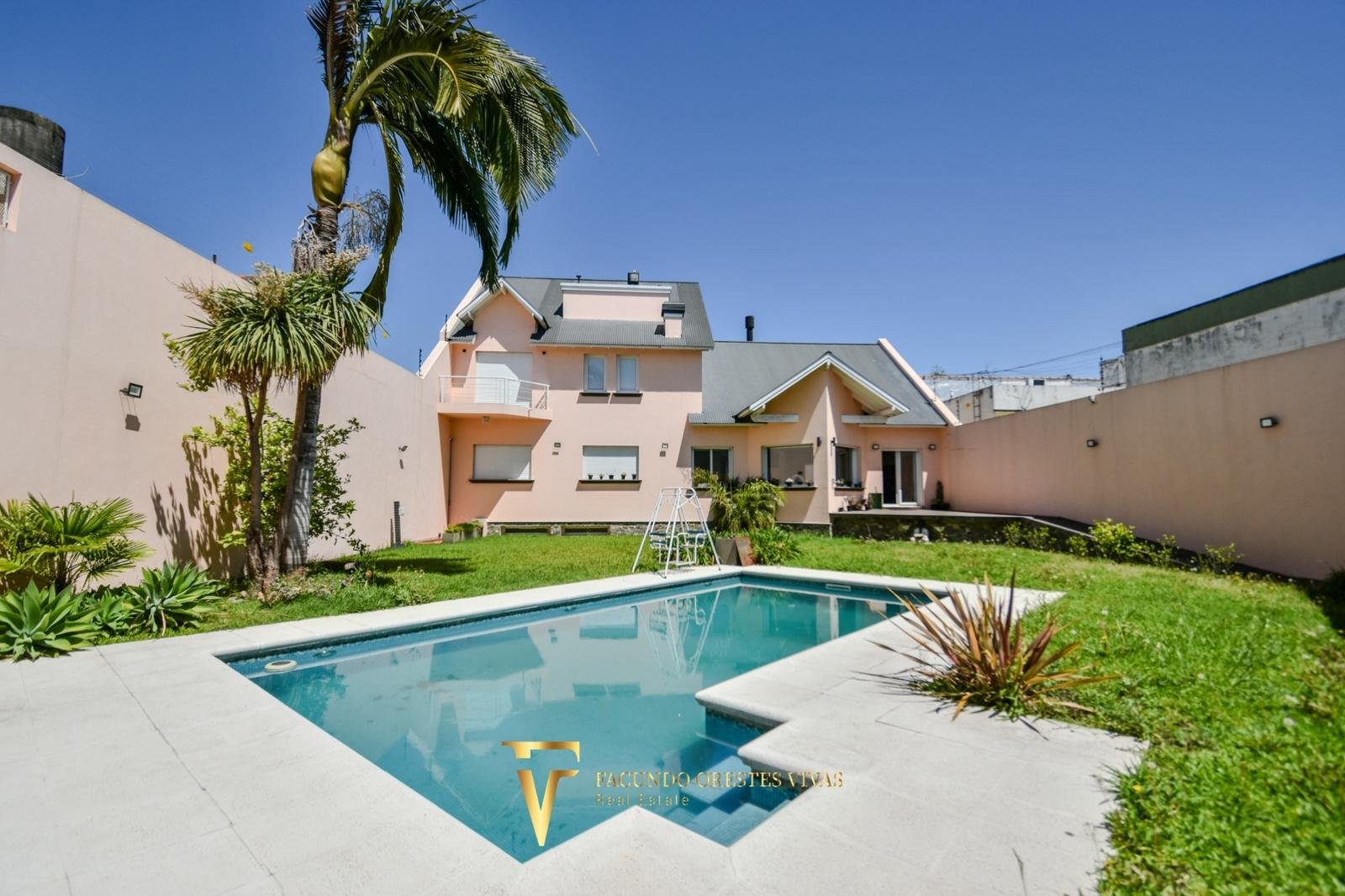 VENTA – CASA- SEISAMBIENTES – PISCINA – JACUZZI – RAMOSMEJIA