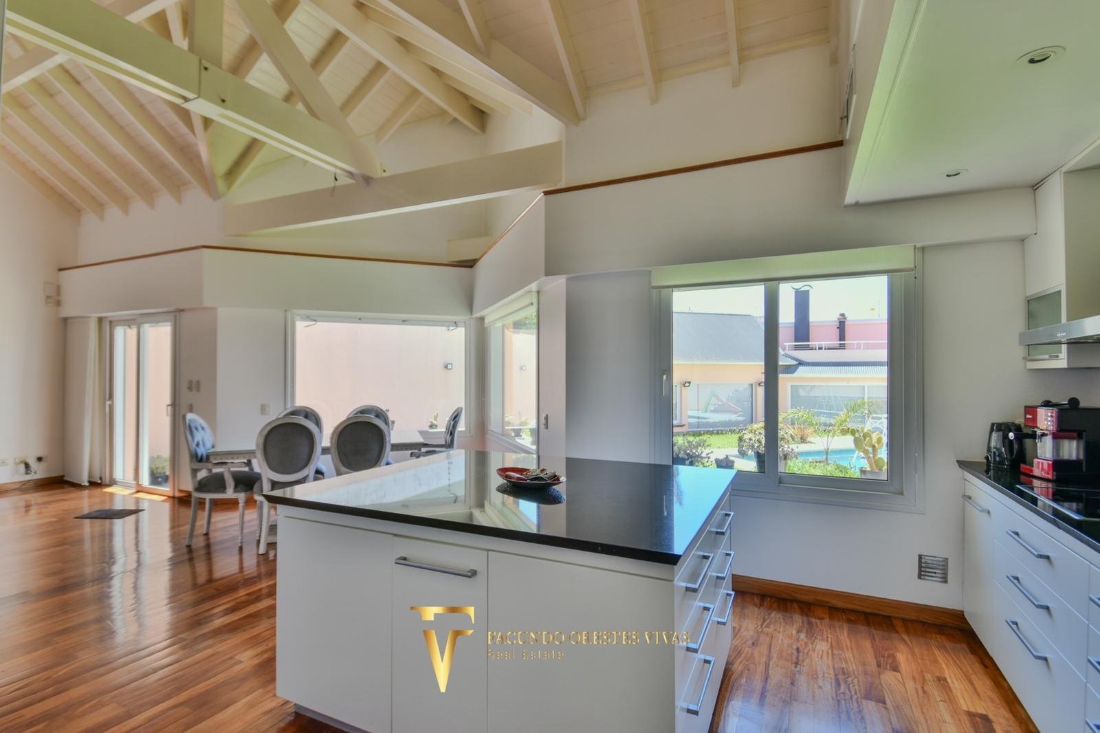 VENTA – CASA- SEISAMBIENTES – PISCINA – JACUZZI – RAMOSMEJIA