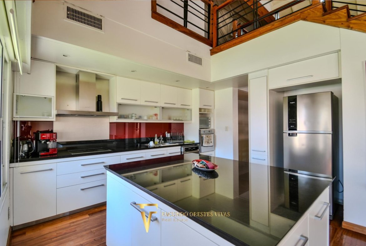 VENTA – CASA- SEISAMBIENTES – PISCINA – JACUZZI – RAMOSMEJIA