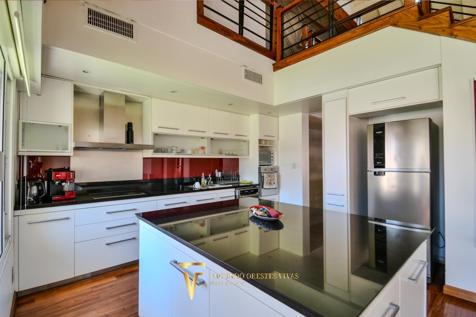 VENTA – CASA- SEISAMBIENTES – PISCINA – JACUZZI – RAMOSMEJIA