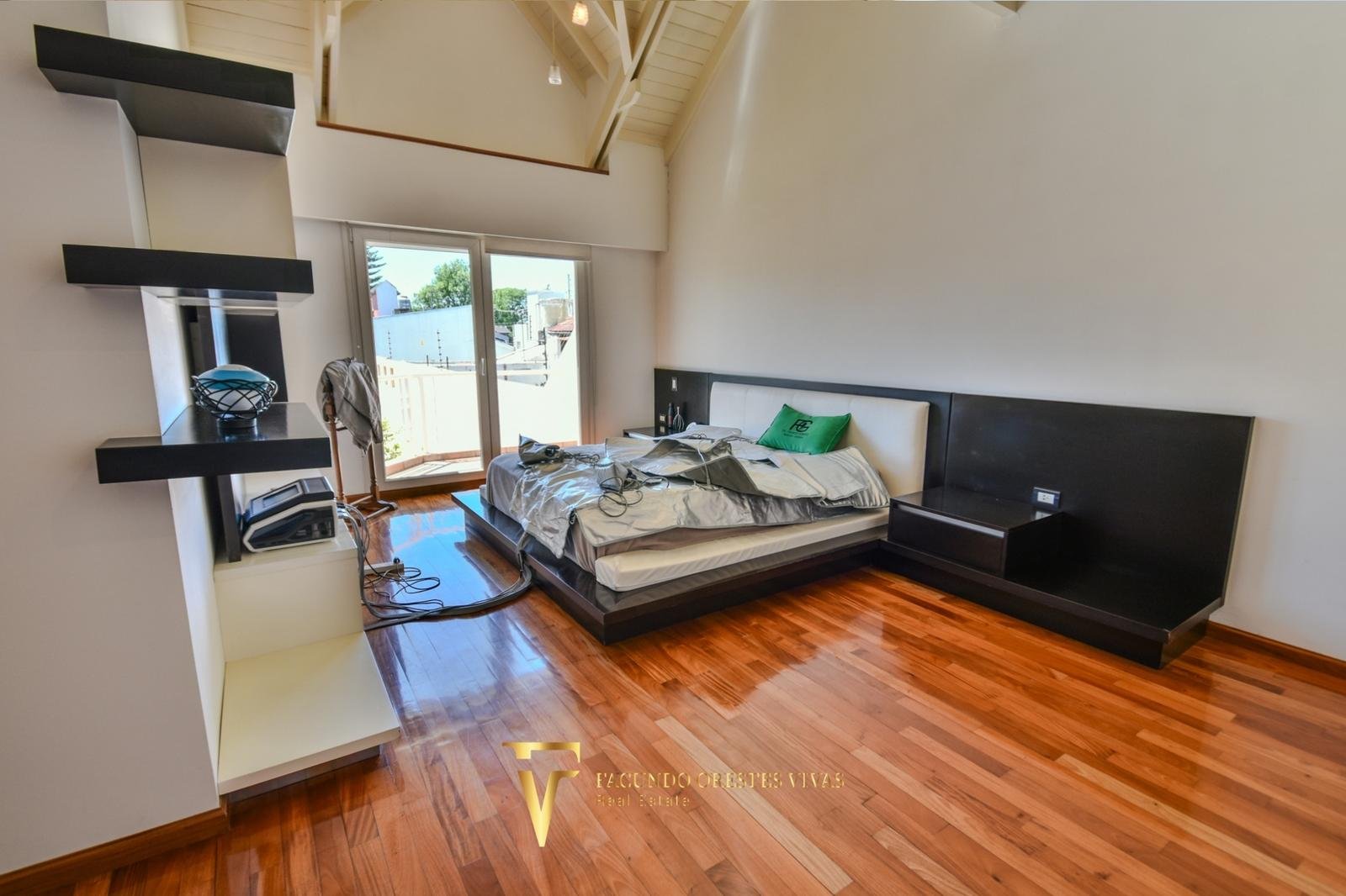 VENTA – CASA- SEISAMBIENTES – PISCINA – JACUZZI – RAMOSMEJIA