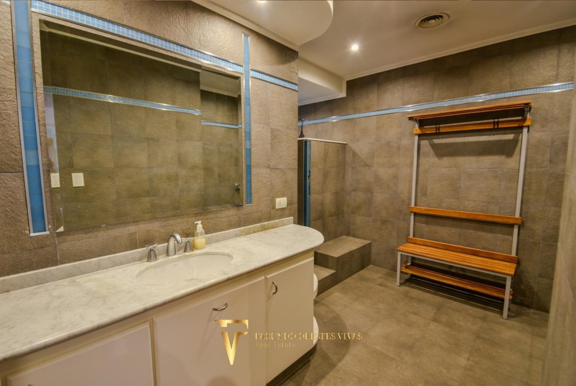 VENTA – CASA- SEISAMBIENTES – PISCINA – JACUZZI – RAMOSMEJIA