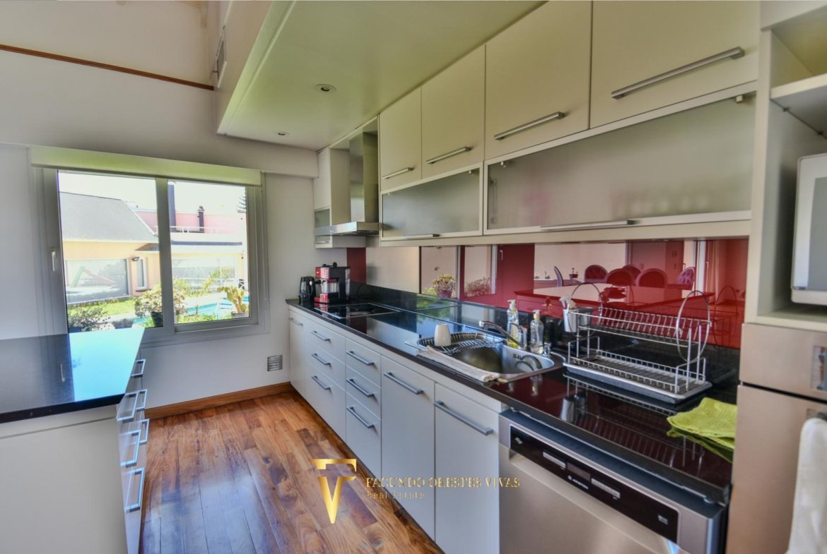 VENTA – CASA- SEISAMBIENTES – PISCINA – JACUZZI – RAMOSMEJIA