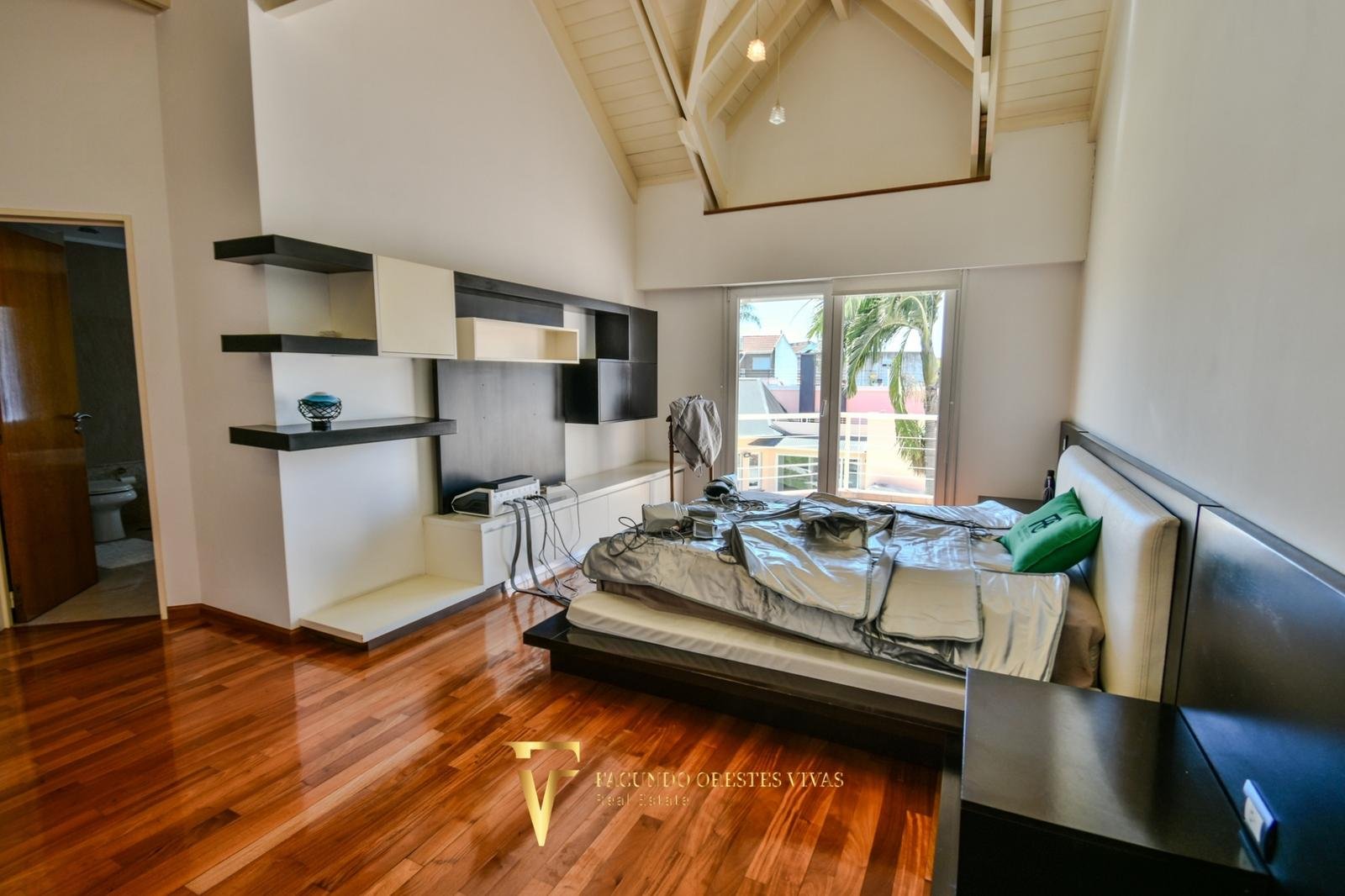 VENTA – CASA- SEISAMBIENTES – PISCINA – JACUZZI – RAMOSMEJIA