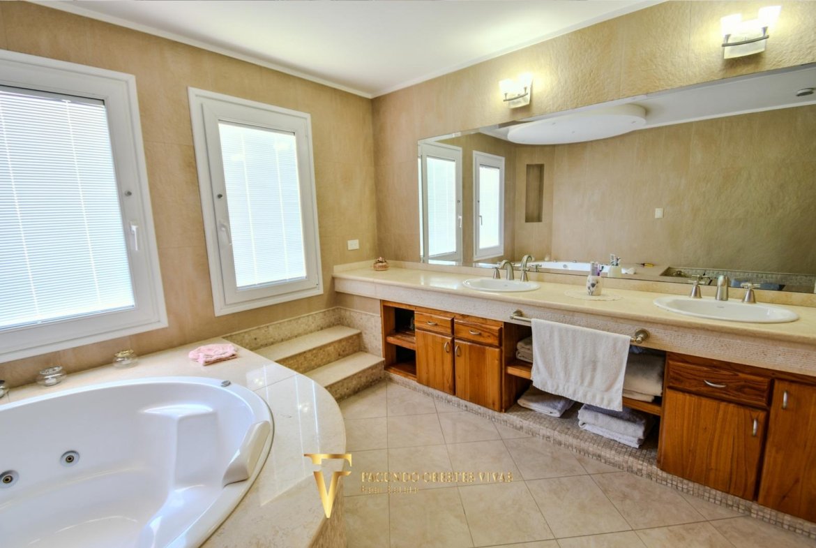 VENTA – CASA- SEISAMBIENTES – PISCINA – JACUZZI – RAMOSMEJIA