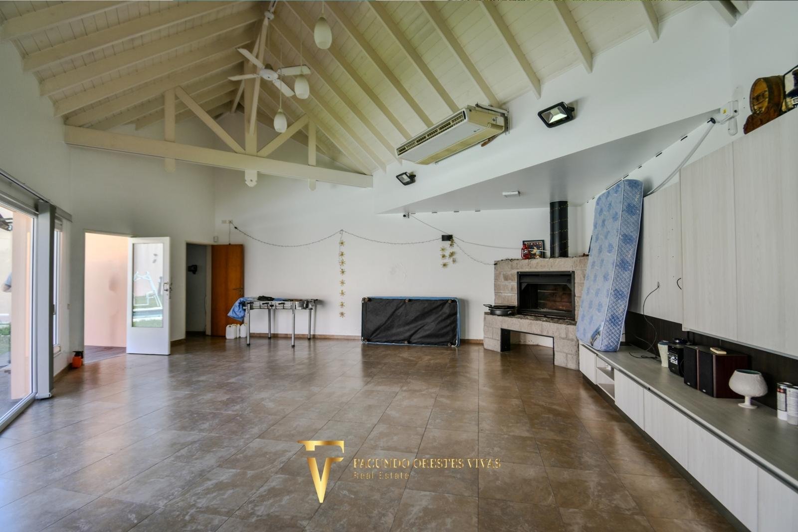 VENTA – CASA- SEISAMBIENTES – PISCINA – JACUZZI – RAMOSMEJIA