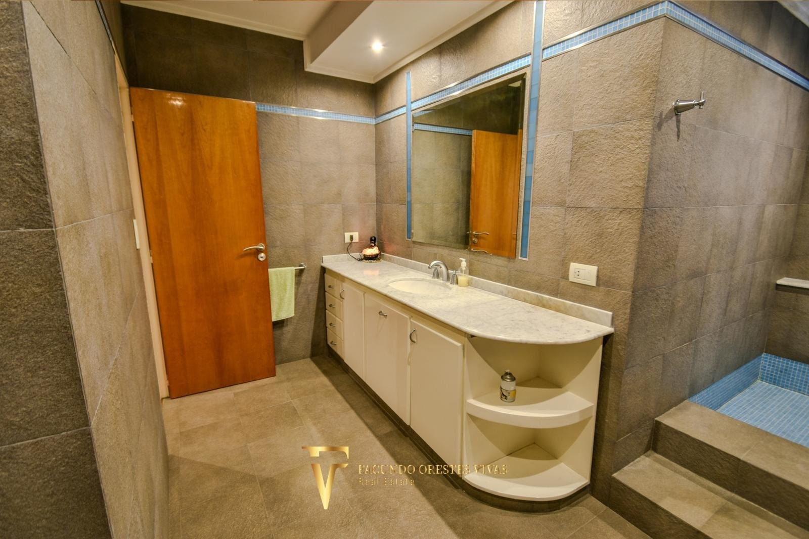 VENTA – CASA- SEISAMBIENTES – PISCINA – JACUZZI – RAMOSMEJIA