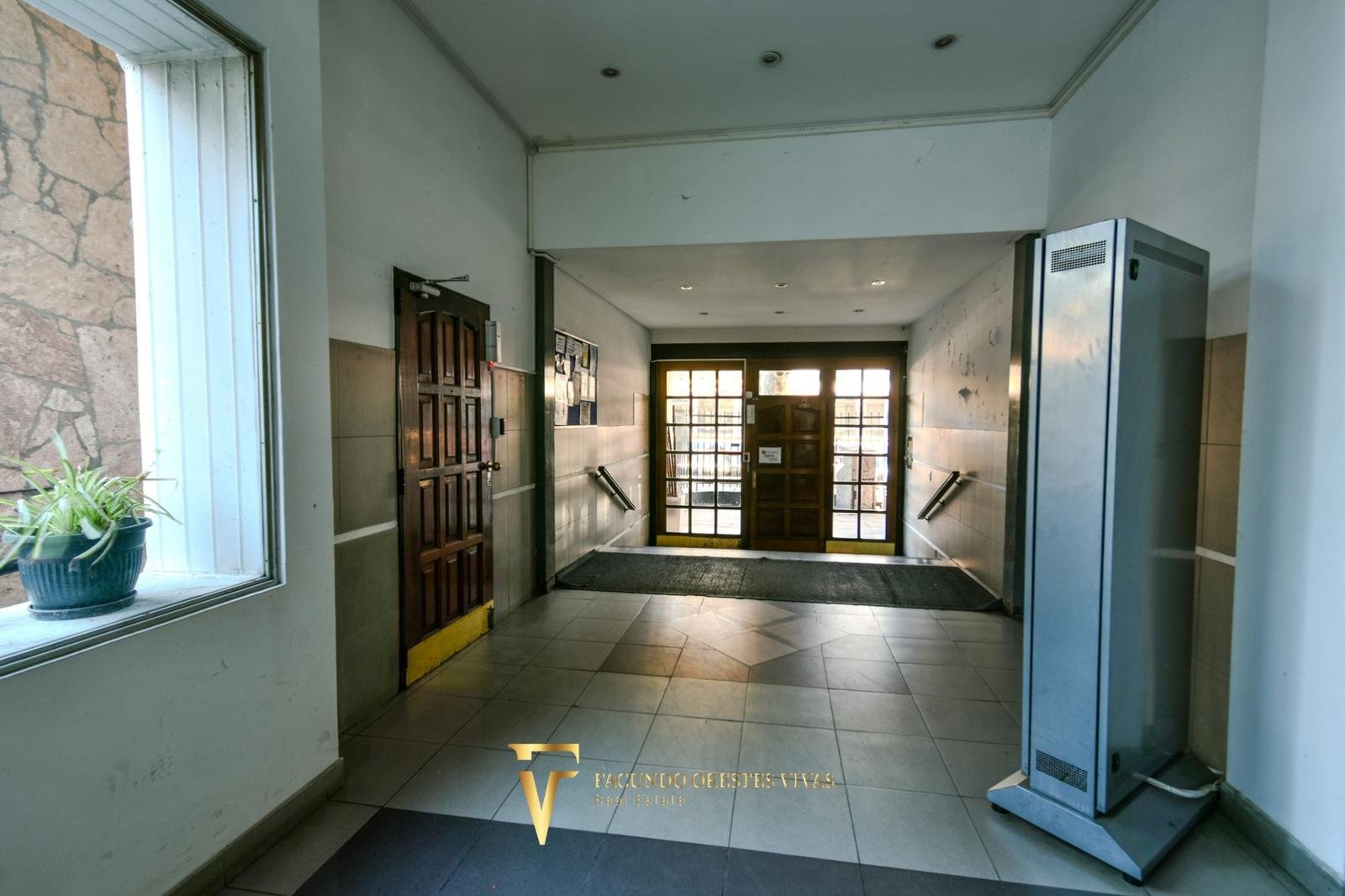 VENTA – DEPARTAMENTO – TRES AMBIENTES -AIRE ACONDICIONADO – APTO CR’EDITO – LINIERS