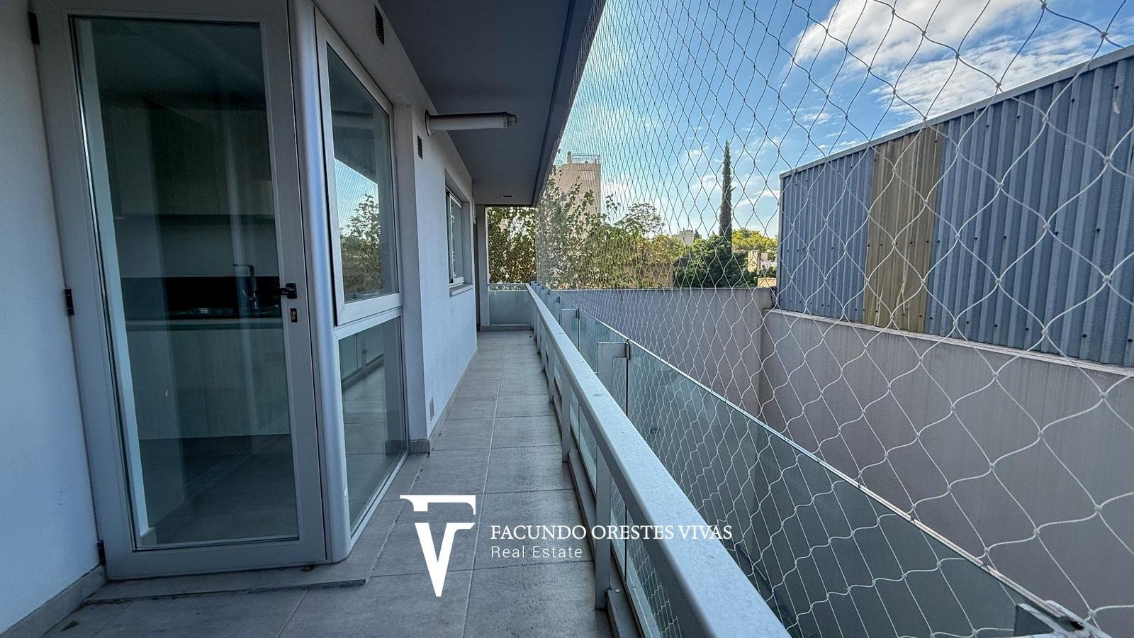 VENTA-DEPARTAMENTO-TRES AMBIENTES-VESTIDOR-BALCON-SUITE-LINIERS