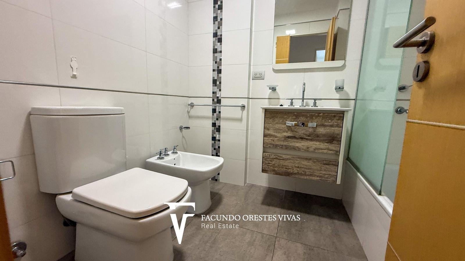 VENTA-DEPARTAMENTO-TRES AMBIENTES-VESTIDOR-BALCON-SUITE-LINIERS