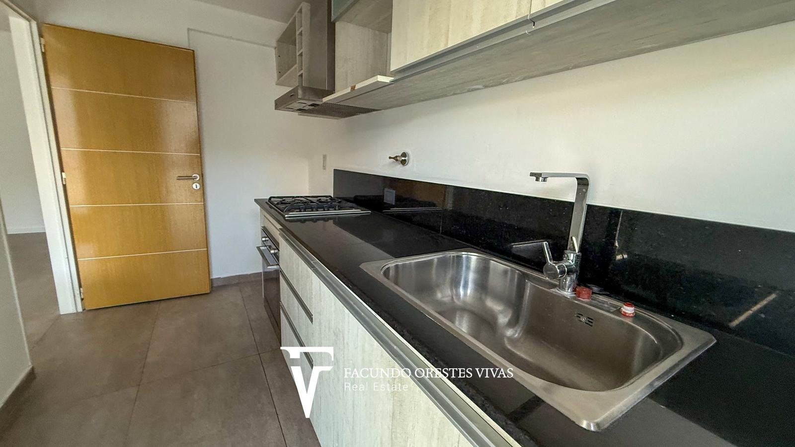 VENTA-DEPARTAMENTO-TRES AMBIENTES-VESTIDOR-BALCON-SUITE-LINIERS