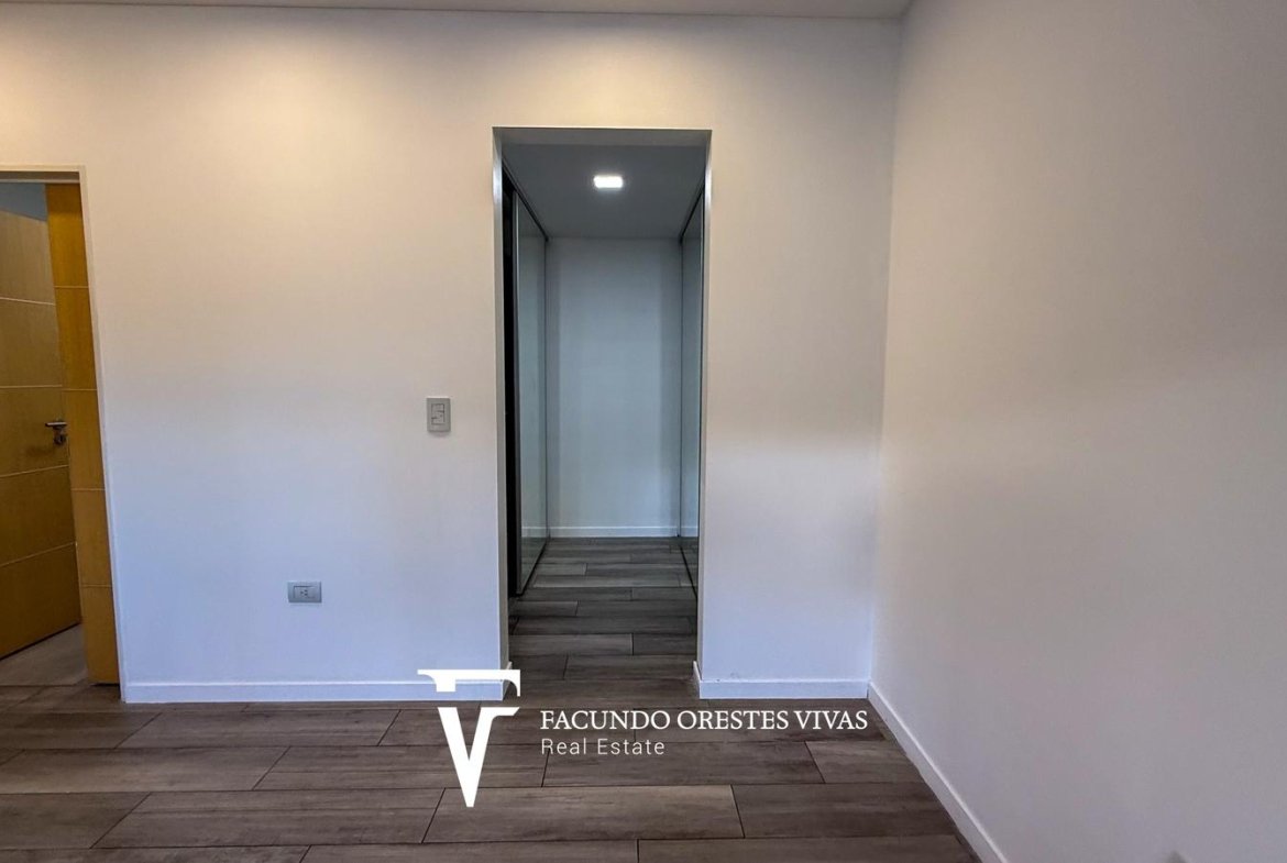 VENTA-DEPARTAMENTO-TRES AMBIENTES-VESTIDOR-BALCON-SUITE-LINIERS