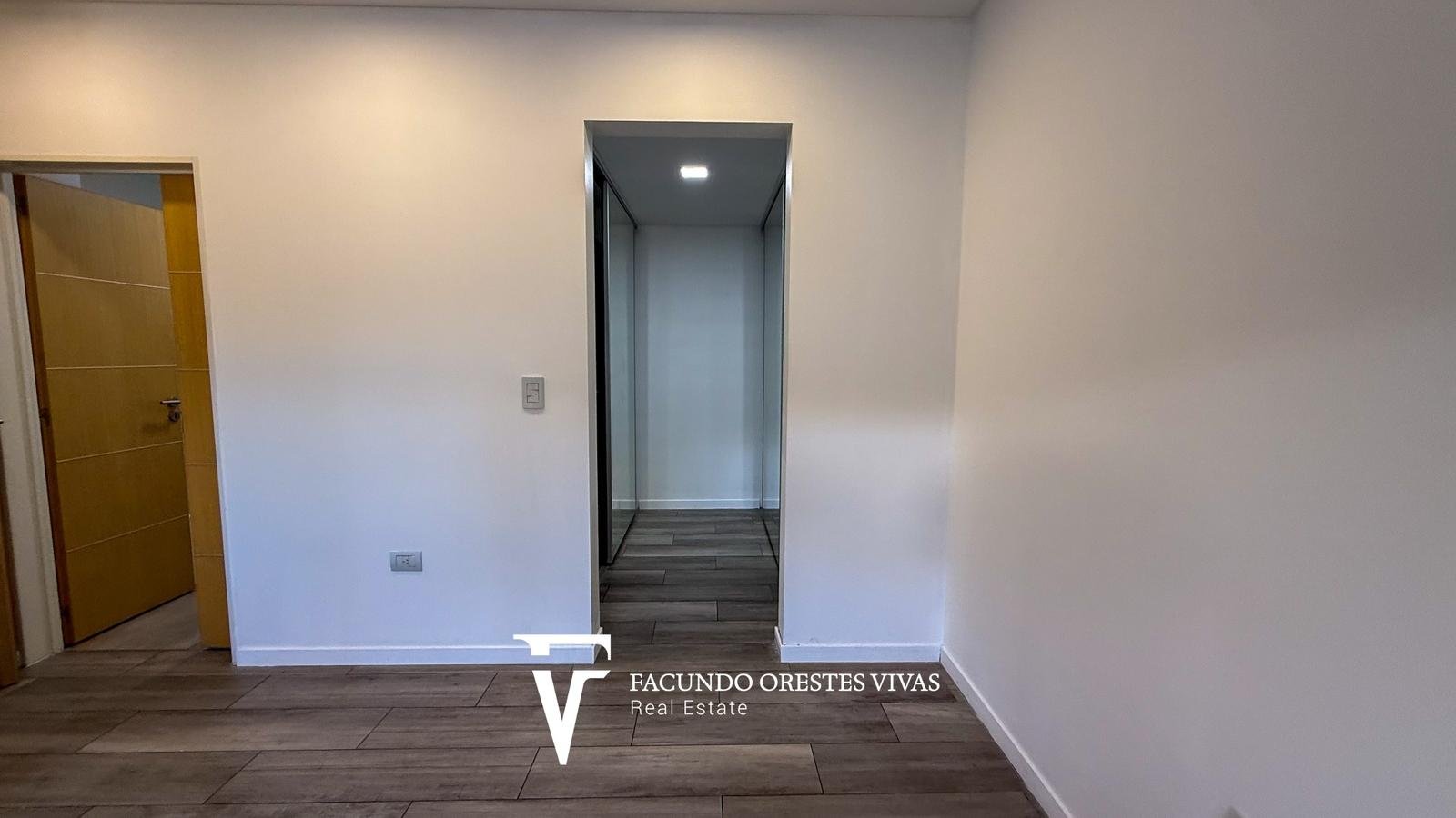 VENTA-DEPARTAMENTO-TRES AMBIENTES-VESTIDOR-BALCON-SUITE-LINIERS