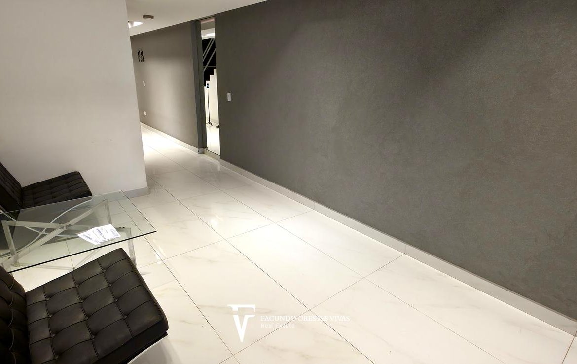 VENTA-DEPARTAMENTO-TRES AMBIENTES-VESTIDOR-BALCON-SUITE-LINIERS