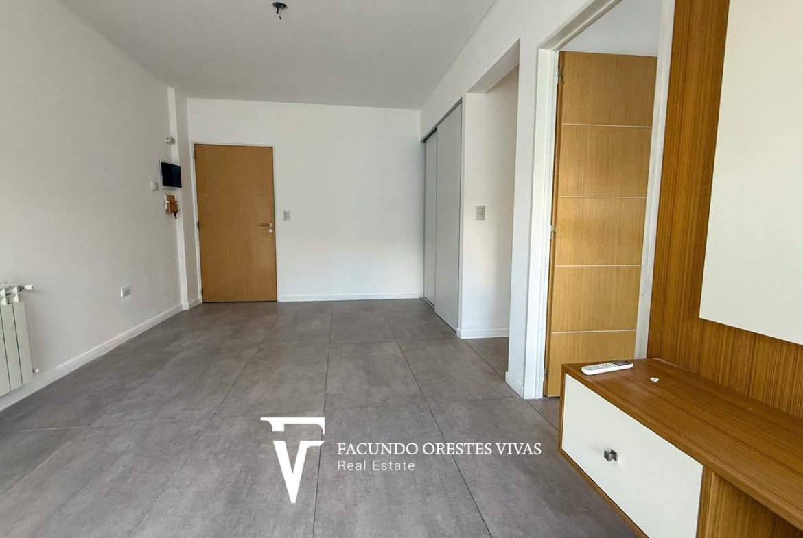 VENTA-DEPARTAMENTO-TRES AMBIENTES-VESTIDOR-BALCON-SUITE-LINIERS