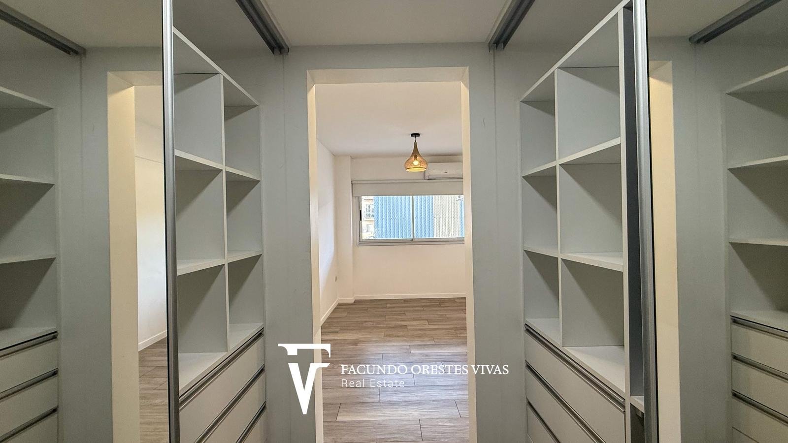 VENTA-DEPARTAMENTO-TRES AMBIENTES-VESTIDOR-BALCON-SUITE-LINIERS