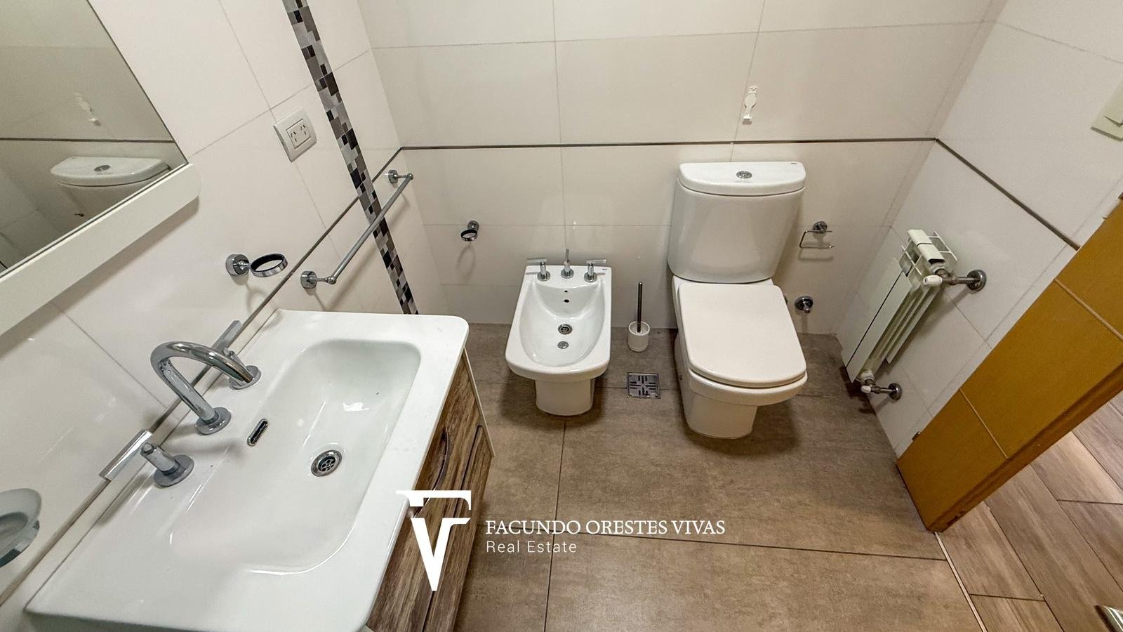 VENTA-DEPARTAMENTO-TRES AMBIENTES-VESTIDOR-BALCON-SUITE-LINIERS
