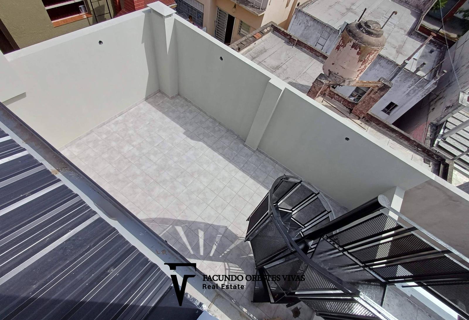 VENTA – DEPARTAMENTO – TRES AMBIENTES – ENTRADA INDEPENDIENTE – TERRAZA – BARRIO NAÓN . MATADEROS