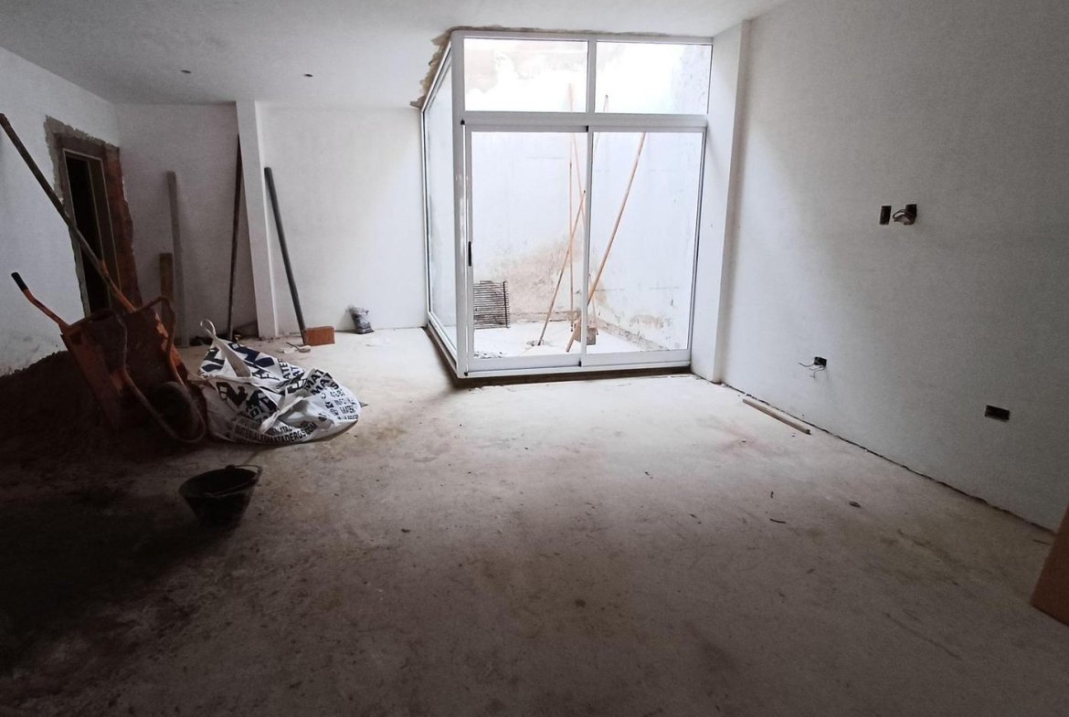 VENTA – LOCAL- VIDRIERA – PATIO – MATADEROS – BARRIO NAÓN