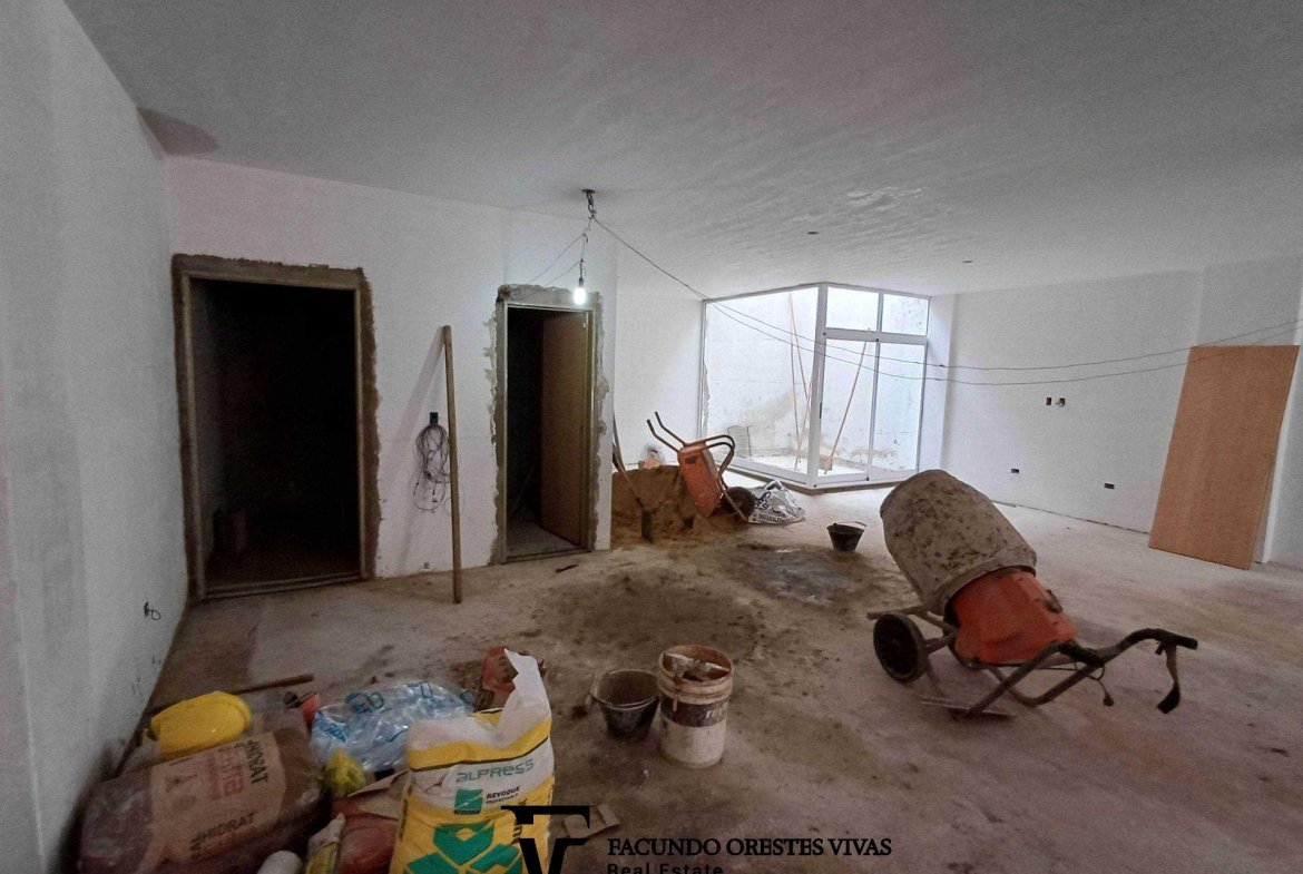 VENTA – LOCAL- VIDRIERA – PATIO – MATADEROS – BARRIO NAÓN