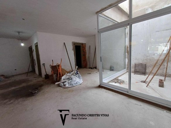VENTA – LOCAL- VIDRIERA – PATIO – MATADEROS – BARRIO NAÓN