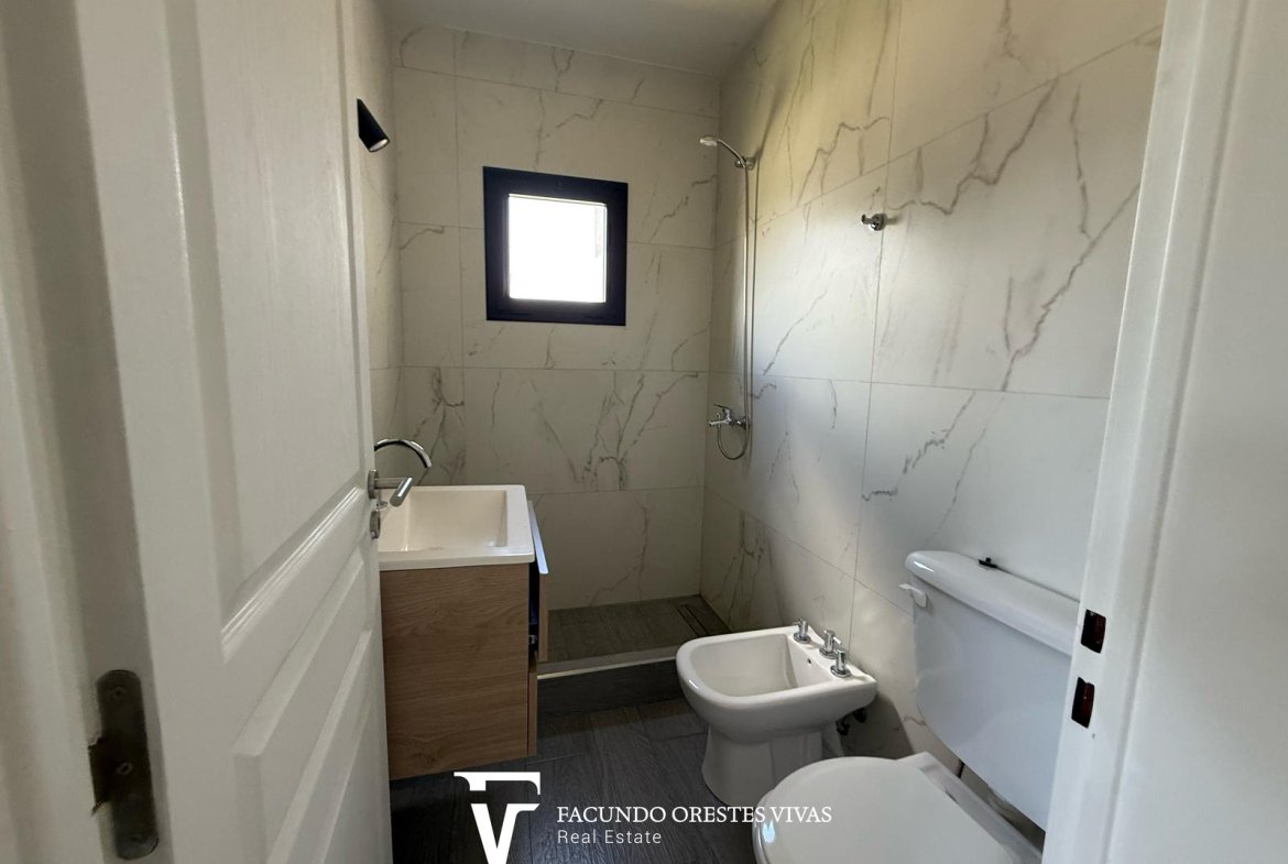 CASA – CUATROAMBIENTES – PARRILLA – PARQUE – SEGURIDAD – COCHERAS – CANNING