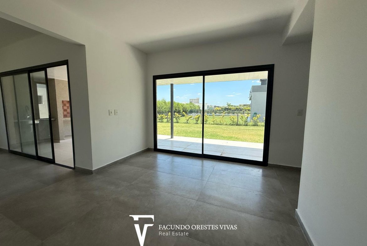 CASA – CUATROAMBIENTES – PARRILLA – PARQUE – SEGURIDAD – COCHERAS – CANNING