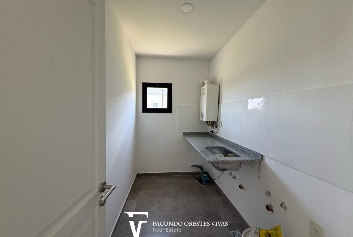 CASA – CUATROAMBIENTES – PARRILLA – PARQUE – SEGURIDAD – COCHERAS – CANNING