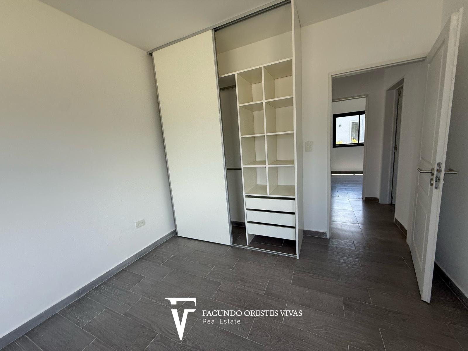CASA – CUATROAMBIENTES – PARRILLA – PARQUE – SEGURIDAD – COCHERAS – CANNING