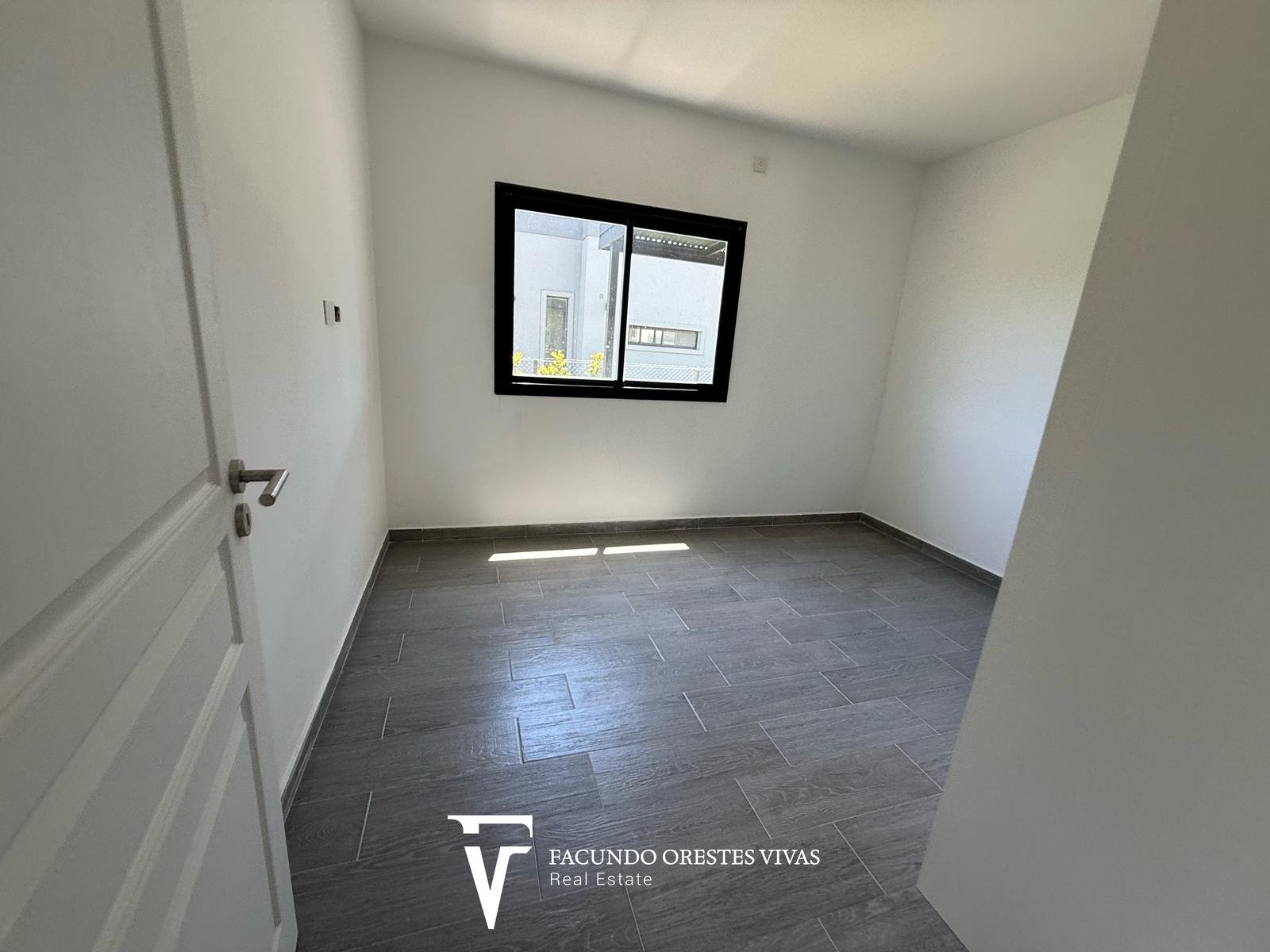 CASA – CUATROAMBIENTES – PARRILLA – PARQUE – SEGURIDAD – COCHERAS – CANNING