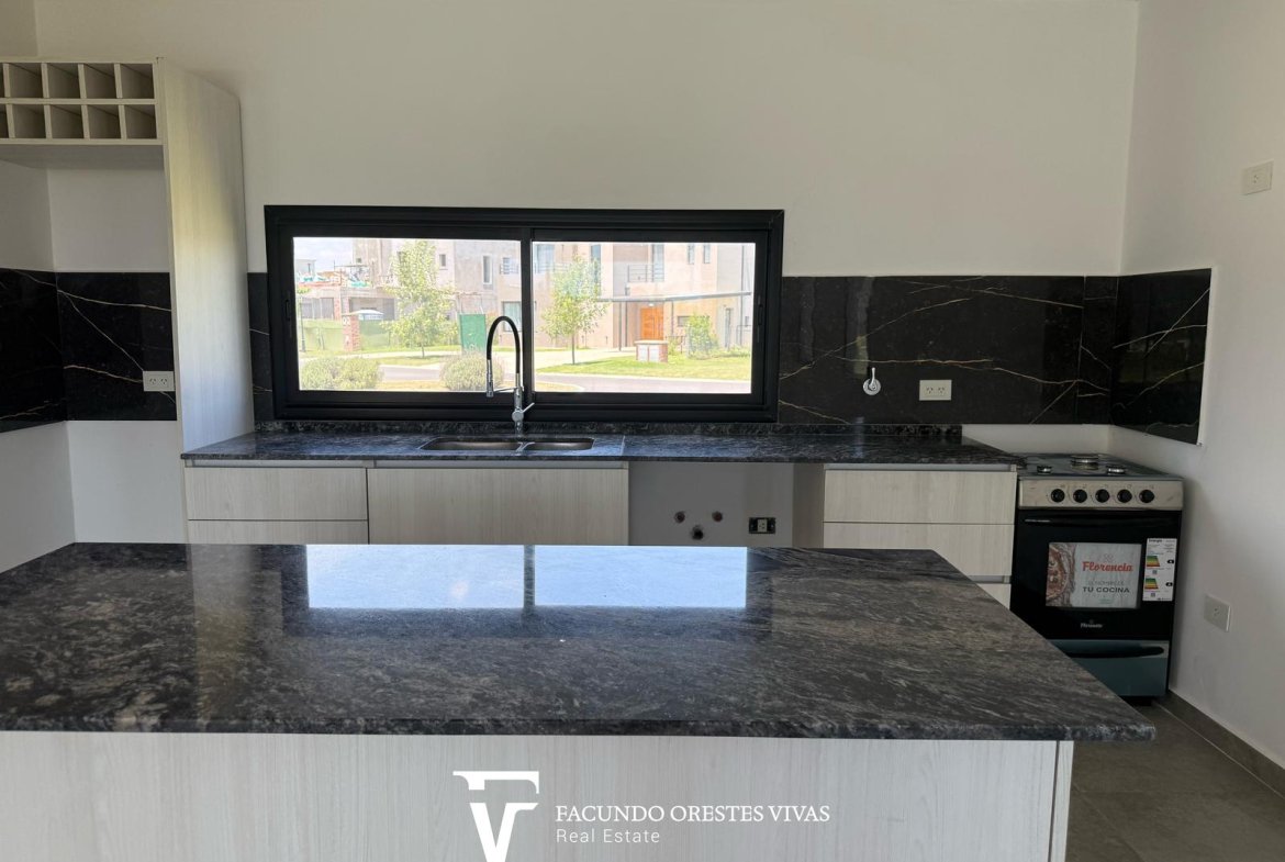 CASA – CUATROAMBIENTES – PARRILLA – PARQUE – SEGURIDAD – COCHERAS – CANNING