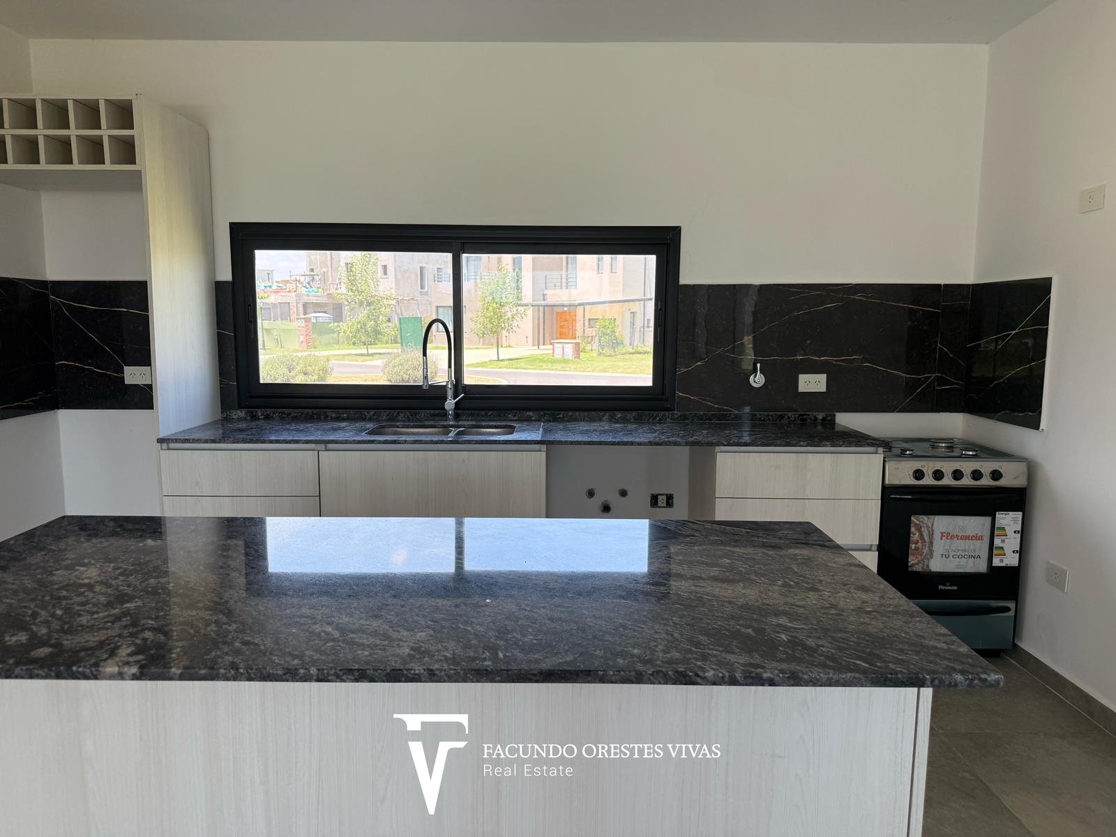 CASA – CUATROAMBIENTES – PARRILLA – PARQUE – SEGURIDAD – COCHERAS – CANNING