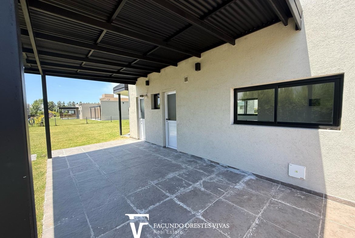 CASA – CUATROAMBIENTES – PARRILLA – PARQUE – SEGURIDAD – COCHERAS – CANNING