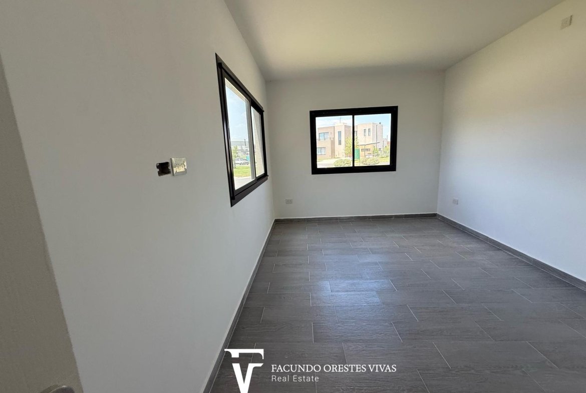 CASA – CUATROAMBIENTES – PARRILLA – PARQUE – SEGURIDAD – COCHERAS – CANNING