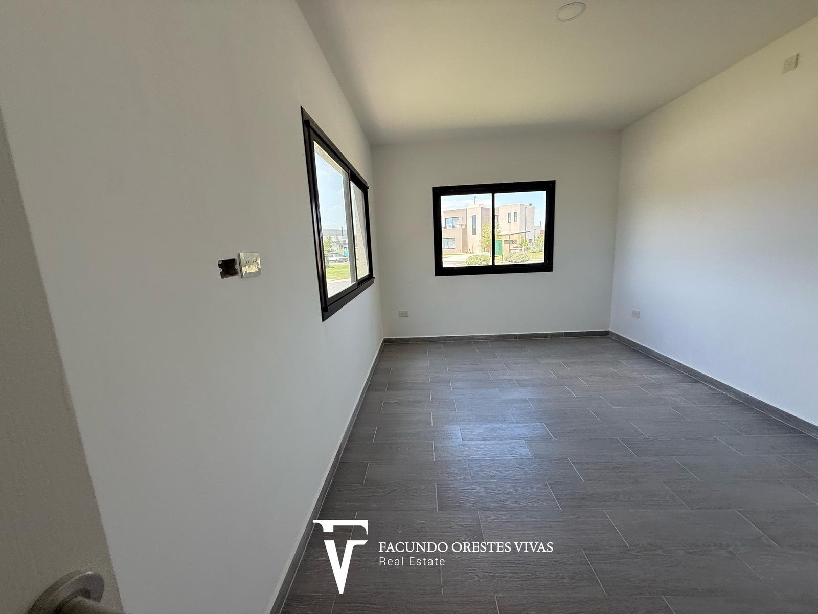 CASA – CUATROAMBIENTES – PARRILLA – PARQUE – SEGURIDAD – COCHERAS – CANNING