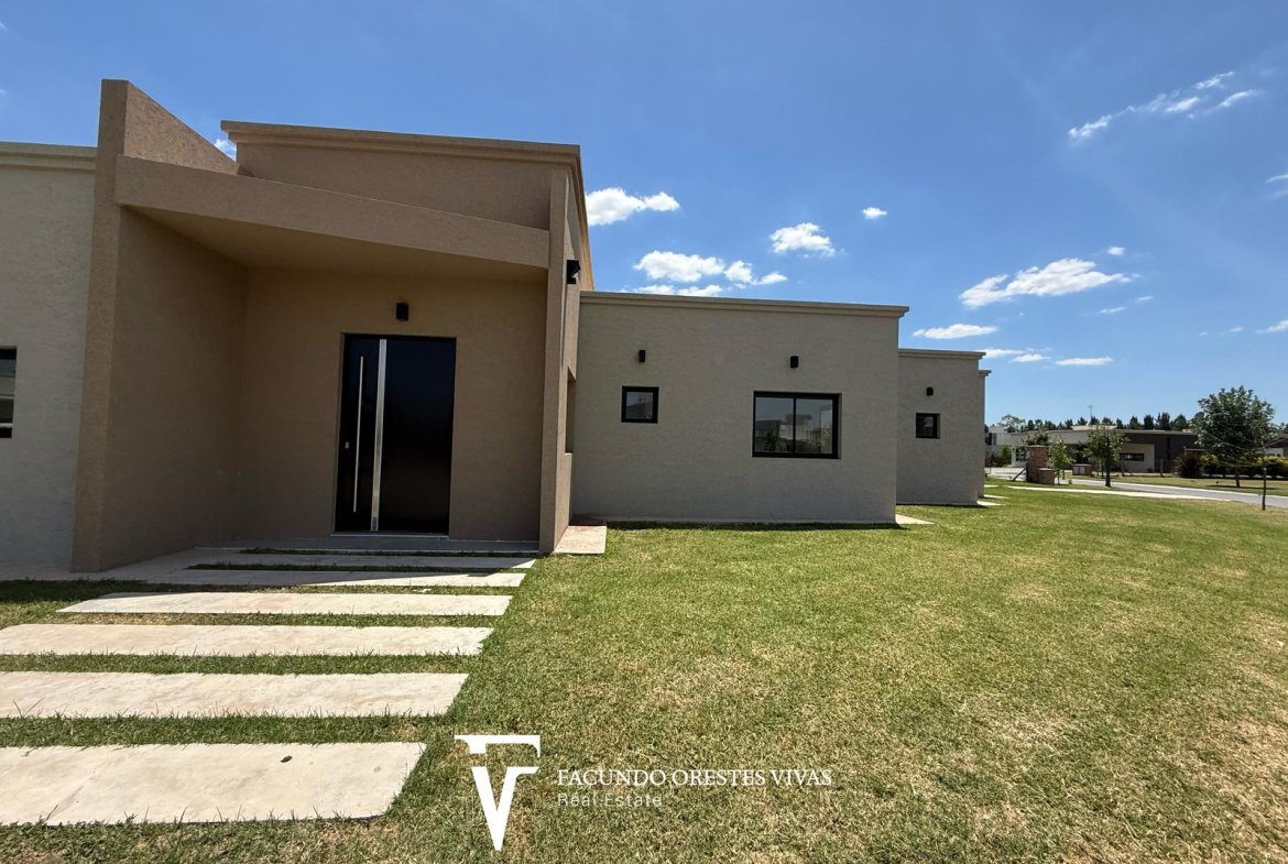 CASA – CUATROAMBIENTES – PARRILLA – PARQUE – SEGURIDAD – COCHERAS – CANNING
