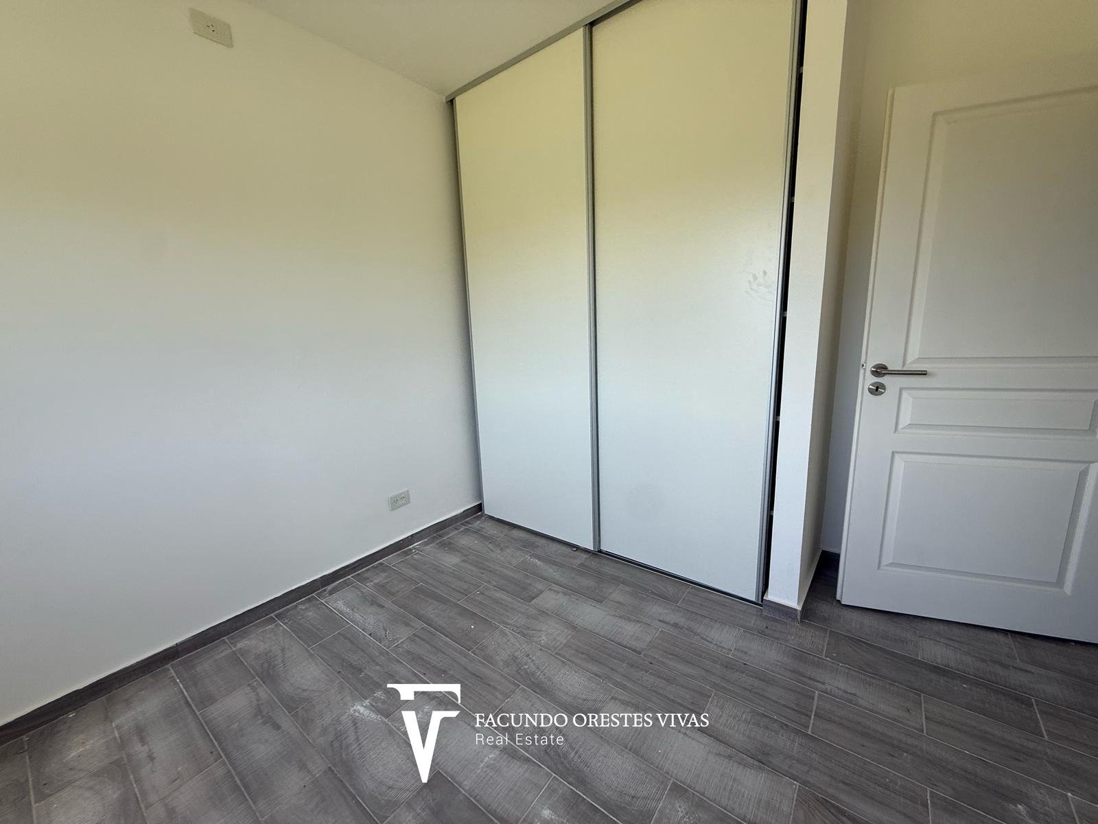 CASA – CUATROAMBIENTES – PARRILLA – PARQUE – SEGURIDAD – COCHERAS – CANNING