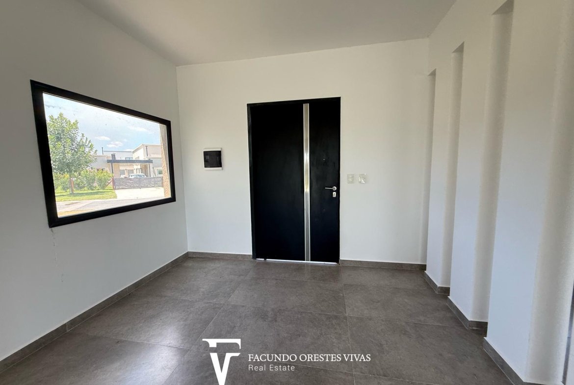 CASA – CUATROAMBIENTES – PARRILLA – PARQUE – SEGURIDAD – COCHERAS – CANNING