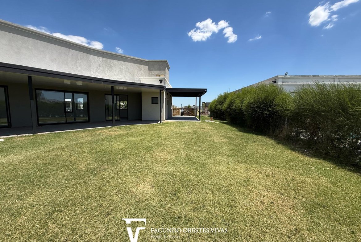 CASA – CUATROAMBIENTES – PARRILLA – PARQUE – SEGURIDAD – COCHERAS – CANNING