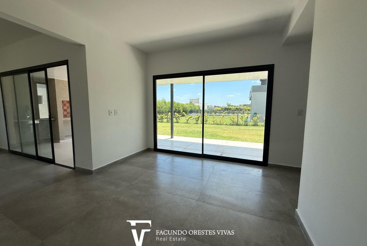 CASA – CUATROAMBIENTES – PARRILLA – PARQUE – SEGURIDAD – COCHERAS – CANNING