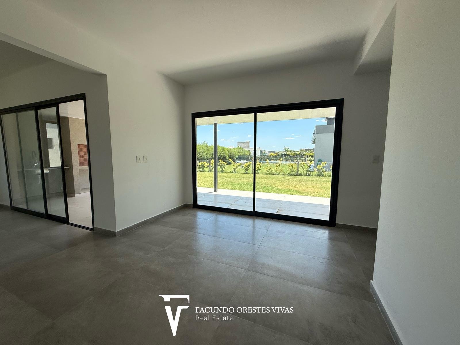 CASA – CUATROAMBIENTES – PARRILLA – PARQUE – SEGURIDAD – COCHERAS – CANNING