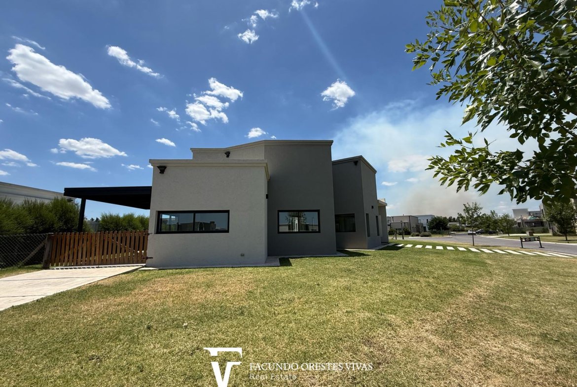 CASA – CUATROAMBIENTES – PARRILLA – PARQUE – SEGURIDAD – COCHERAS – CANNING