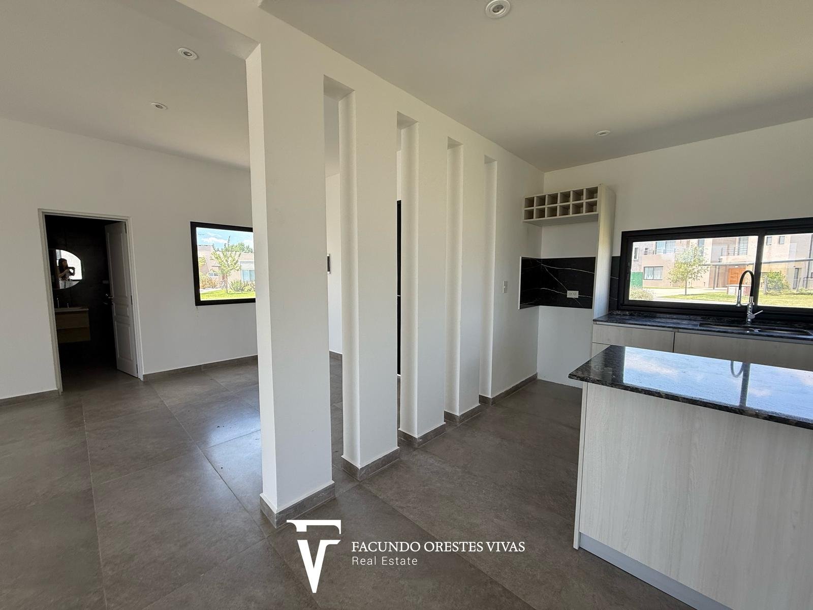 CASA – CUATROAMBIENTES – PARRILLA – PARQUE – SEGURIDAD – COCHERAS – CANNING