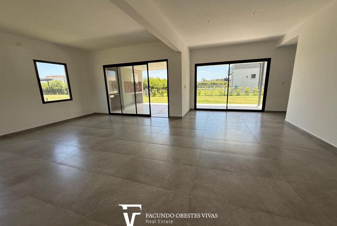 CASA – CUATROAMBIENTES – PARRILLA – PARQUE – SEGURIDAD – COCHERAS – CANNING