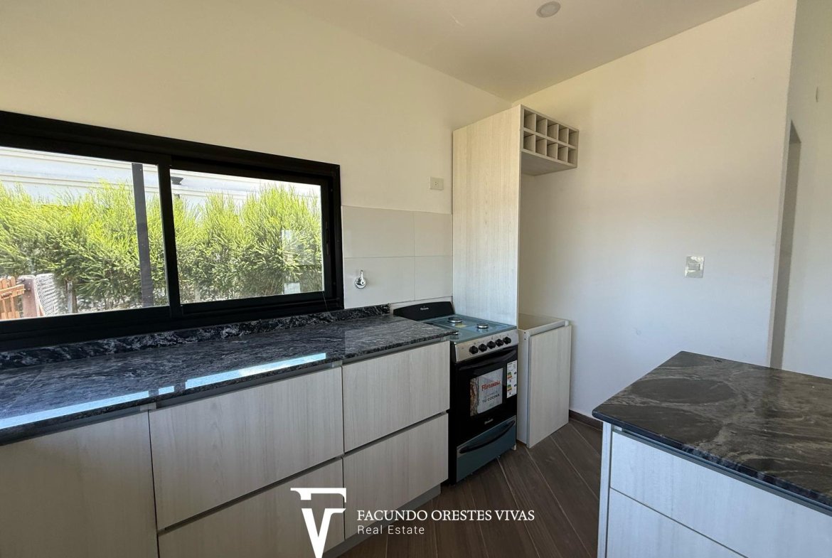 CASA – CUATROAMBIENTES – DOSBAÑOSCOMPLETOS – PARQUE – COCHERA – PARRILLA – CANNING
