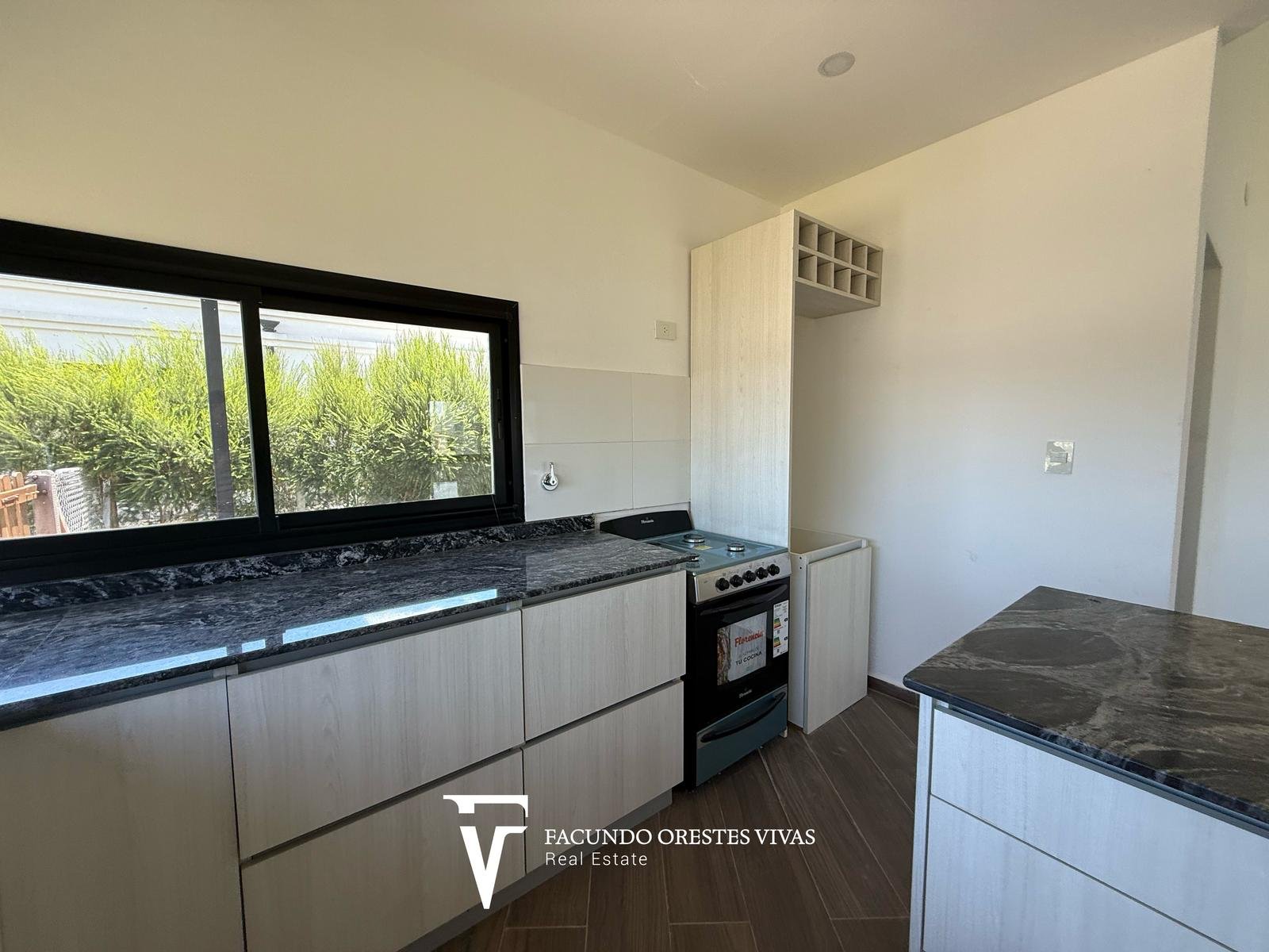 CASA – CUATROAMBIENTES – DOSBAÑOSCOMPLETOS – PARQUE – COCHERA – PARRILLA – CANNING