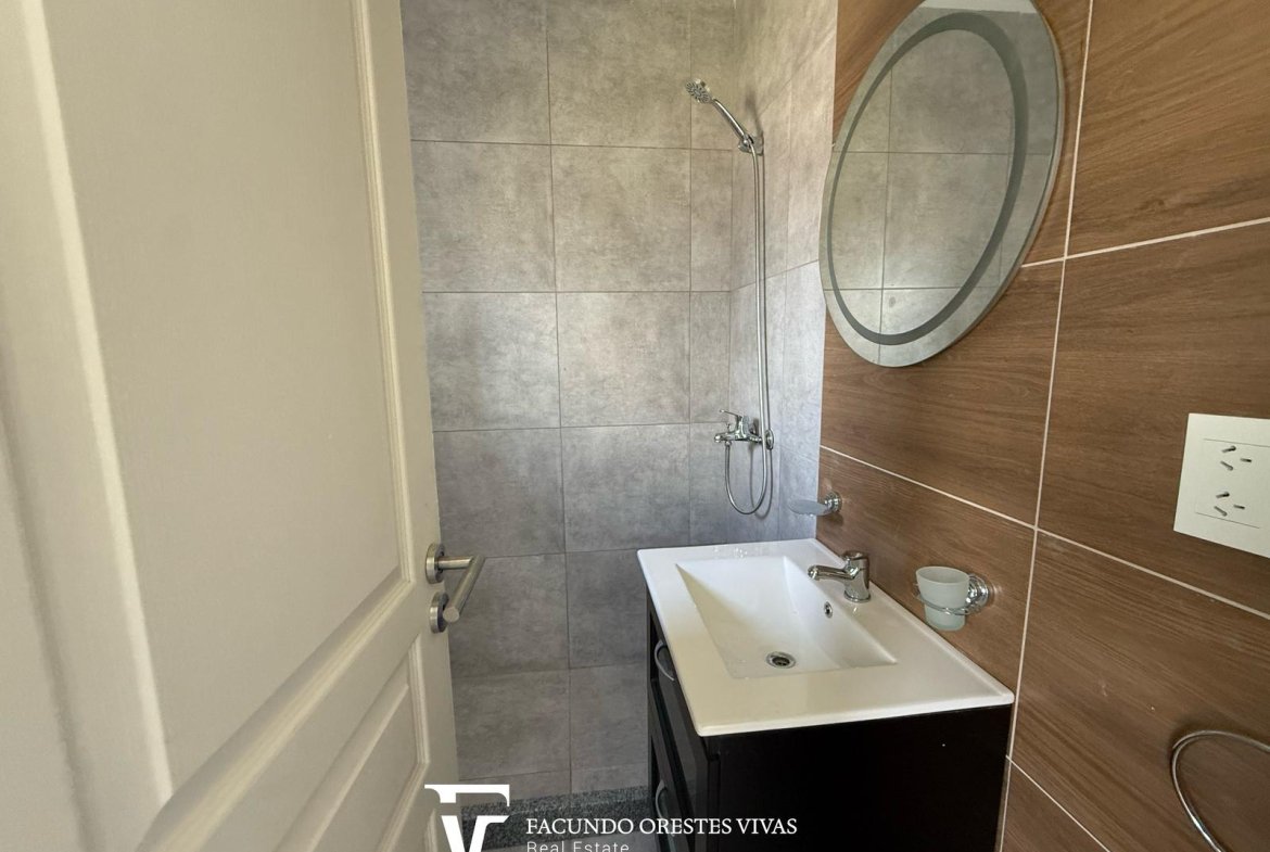 CASA – CUATROAMBIENTES – DOSBAÑOSCOMPLETOS – PARQUE – COCHERA – PARRILLA – CANNING